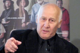 Роман Убакиви